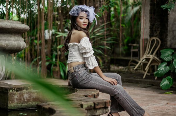 How can you ensure a crispy crust on a homemade pork pie?